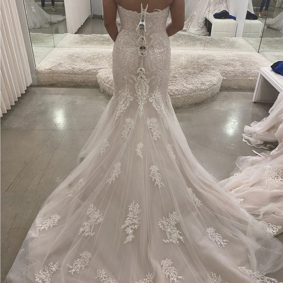 Stella York 6743 - color: ivory/moscato underlay - Picture 2 of 3